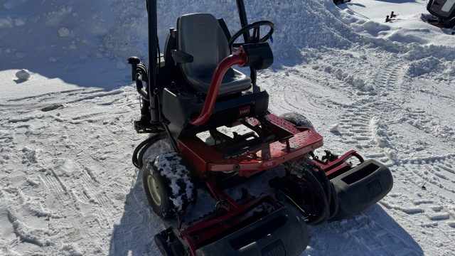 Toro-Greensmaster-3250D-3×3-Diesel-Engine-Greens-Mower-7.jpeg.e58d442bbcfd0c150c4f5c6e6b7bcd01.jpeg
