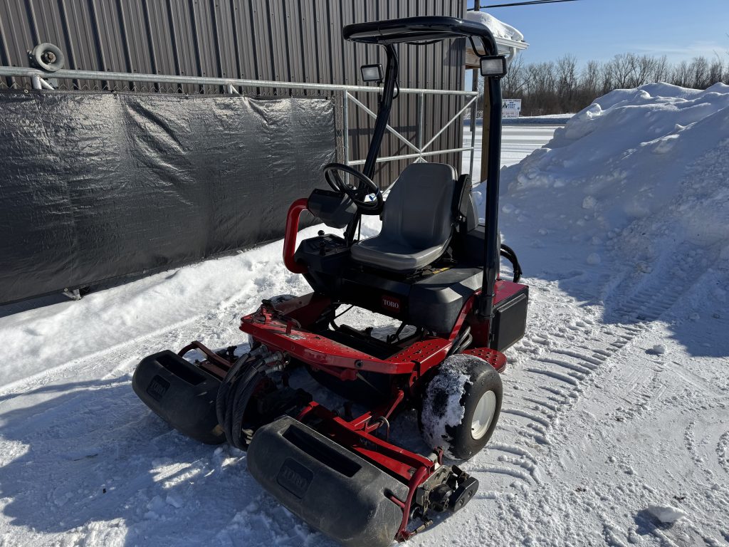 Toro-Greensmaster-3250D-3×3-Diesel-Engine-Greens-Mower-8.jpeg.544b894b28c8ce61e2a65e6c3c12d261.jpeg