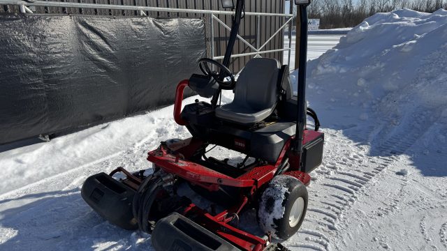 Toro-Greensmaster-3250D-3×3-Diesel-Engine-Greens-Mower-8.jpeg.544b894b28c8ce61e2a65e6c3c12d261.jpeg