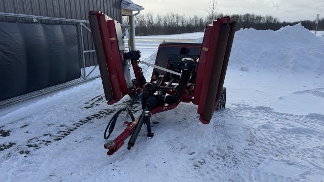 Toro-Groundsmaster-1200-Rotary-Mower-Pull-1.jpeg.01999cdd80a1c66b9148103cbb322b7e.jpeg