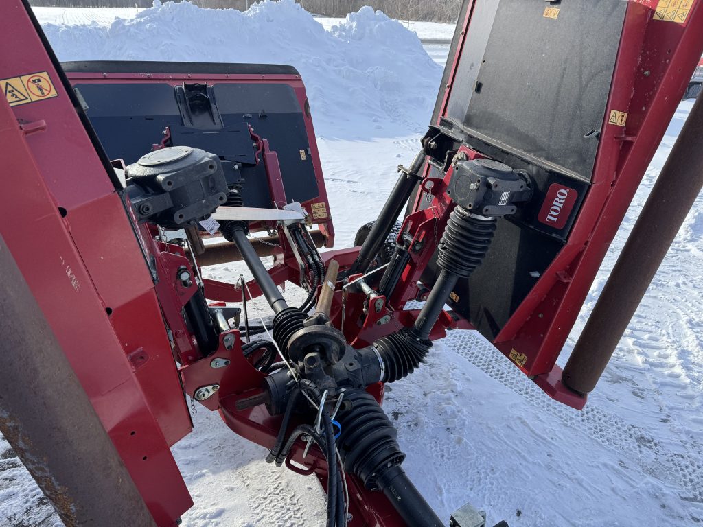 Toro-Groundsmaster-1200-Rotary-Mower-Pull-4.jpeg.7e837d24645f8884843d1521bf5e89b6.jpeg