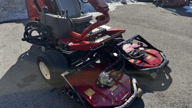 Toro-Groundsmaster-3500-Diesel-3WD-Sidewinder-1.jpg.b37ebc9382612f3b095cfc50897270f3.jpg