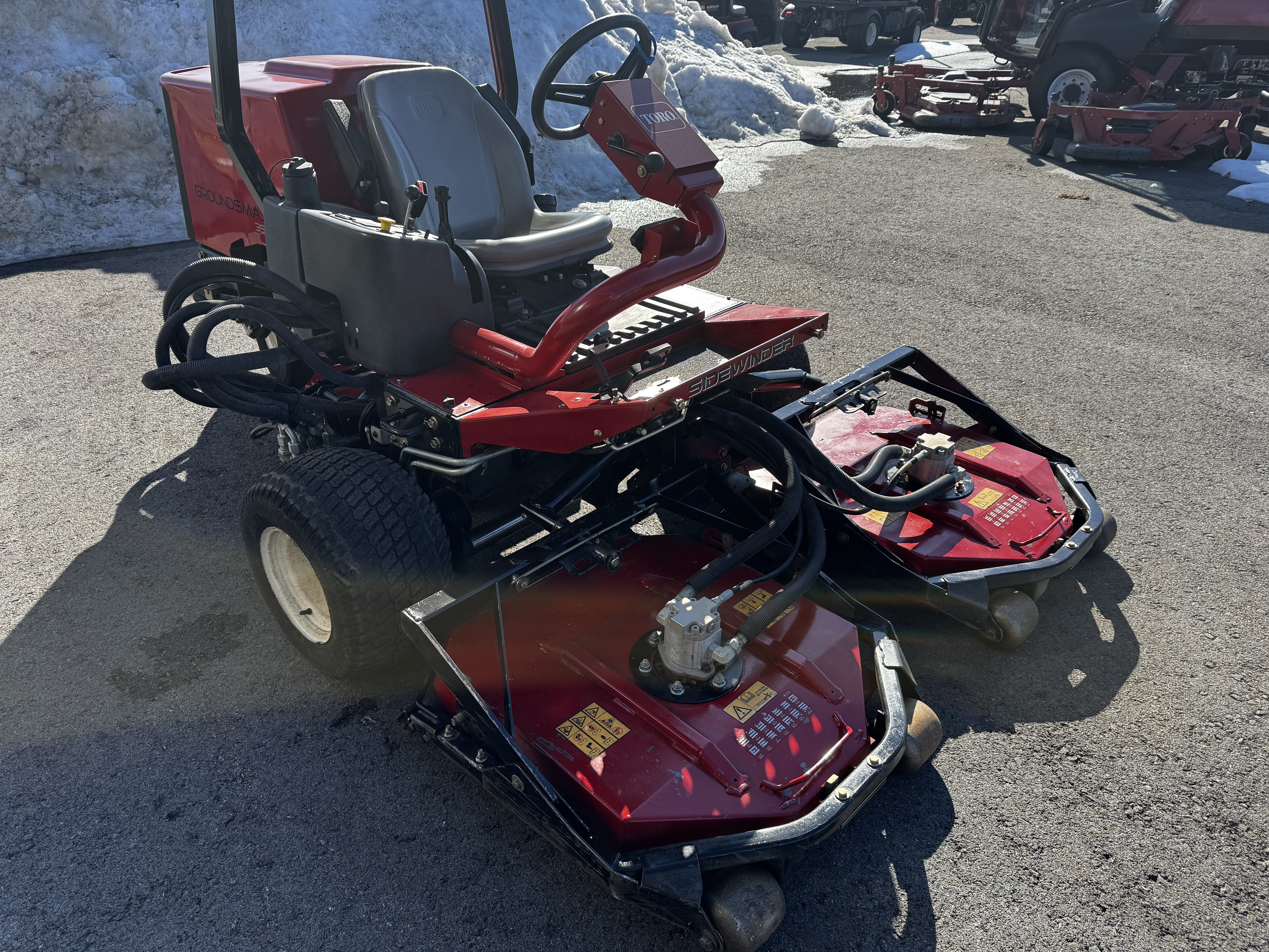 Toro-Groundsmaster-3500-Diesel-3WD-Sidewinder-1.jpg.b37ebc9382612f3b095cfc50897270f3.jpg