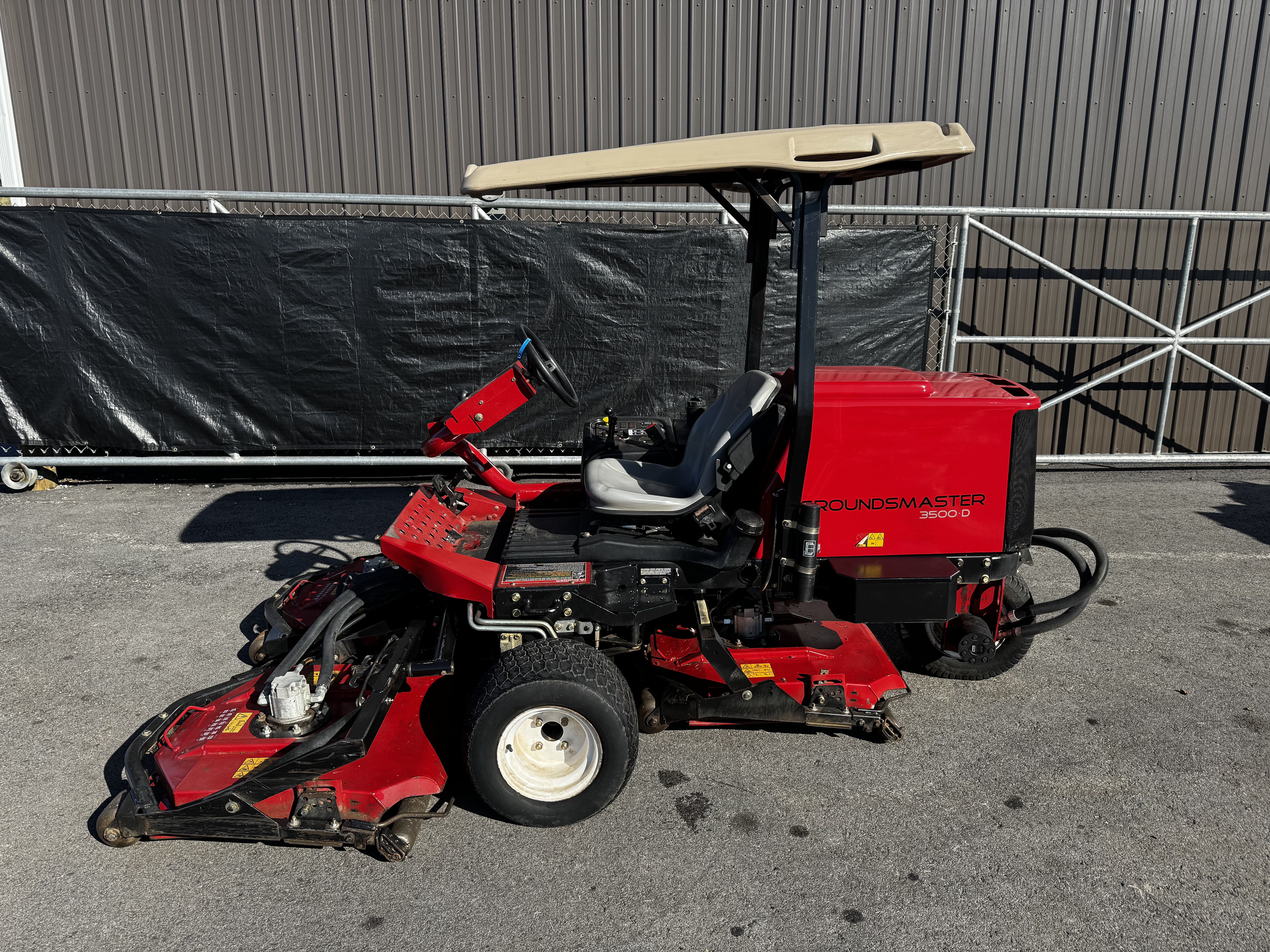 Toro-Groundsmaster-3500-Diesel-3WD-Sidewinder-4.jpg.fbaac79580826263afbca5c81465d74f.jpg