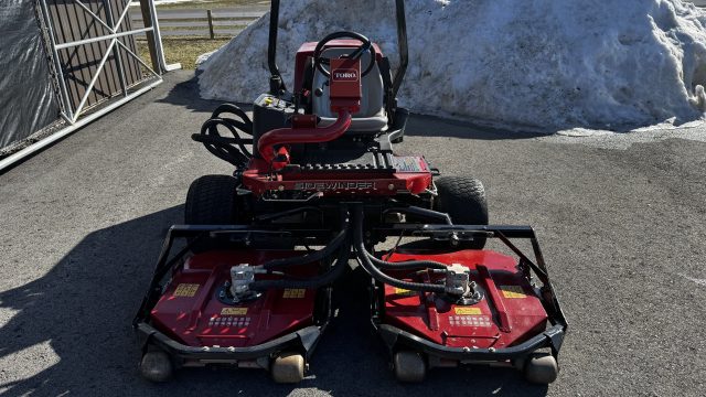 Toro-Groundsmaster-3500-Diesel-3WD-Sidewinder-5.jpg.eaf196a8cf53e0d7fde4913267ea513b.jpg