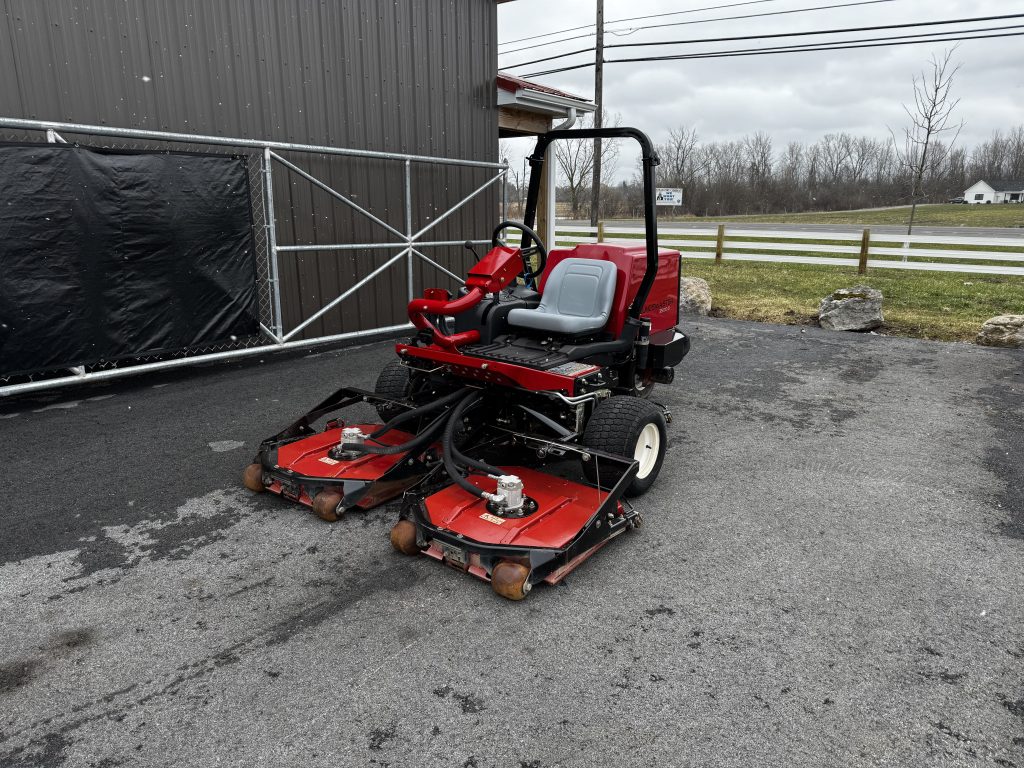 Toro-Groundsmaster-3500-Sidewinder-3.jpg.1f1a16ad22d829e6e50a09660c27a150.jpg