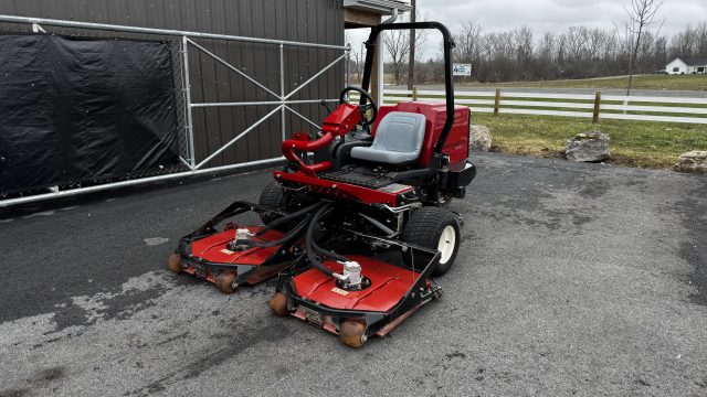 Toro-Groundsmaster-3500-Sidewinder-3.jpg.1f1a16ad22d829e6e50a09660c27a150.jpg