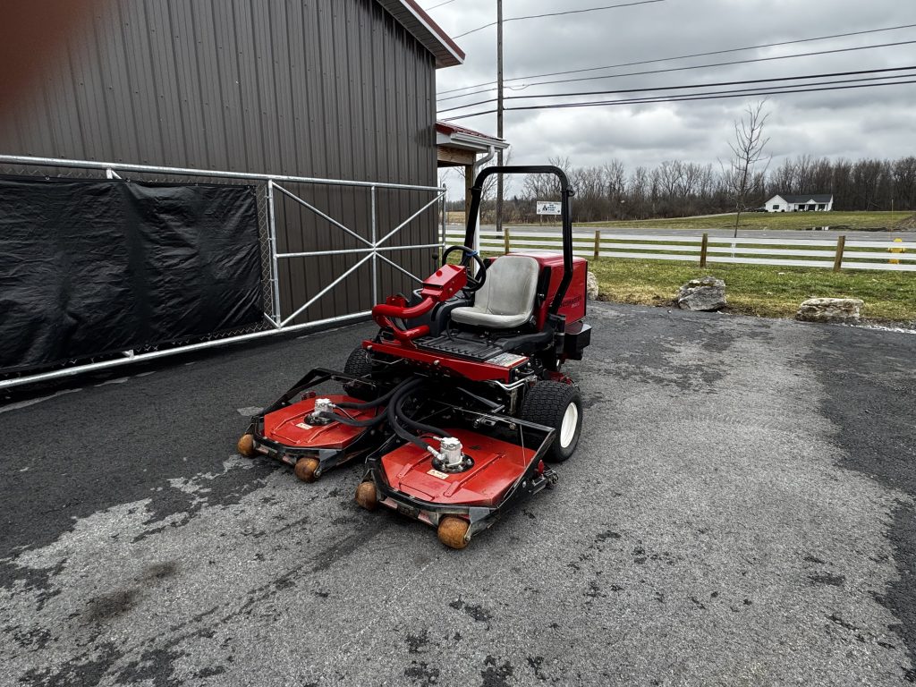 Toro-Groundsmaster-3500-Sidewinder-3WD-Mower-3.jpg.a141879349986282d8842f6da57276a2.jpg
