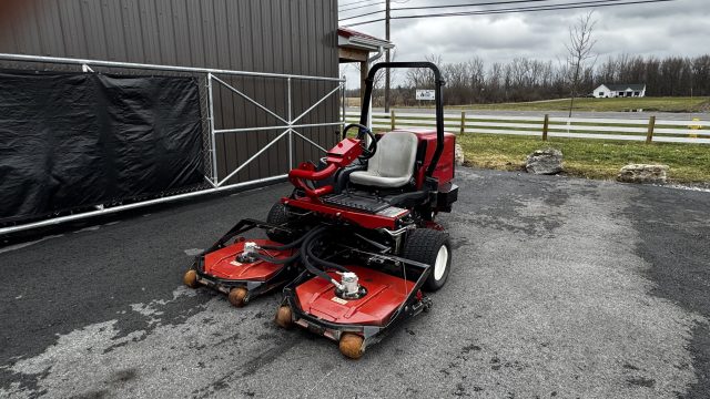 Toro-Groundsmaster-3500-Sidewinder-3WD-Mower-3.jpg.a141879349986282d8842f6da57276a2.jpg