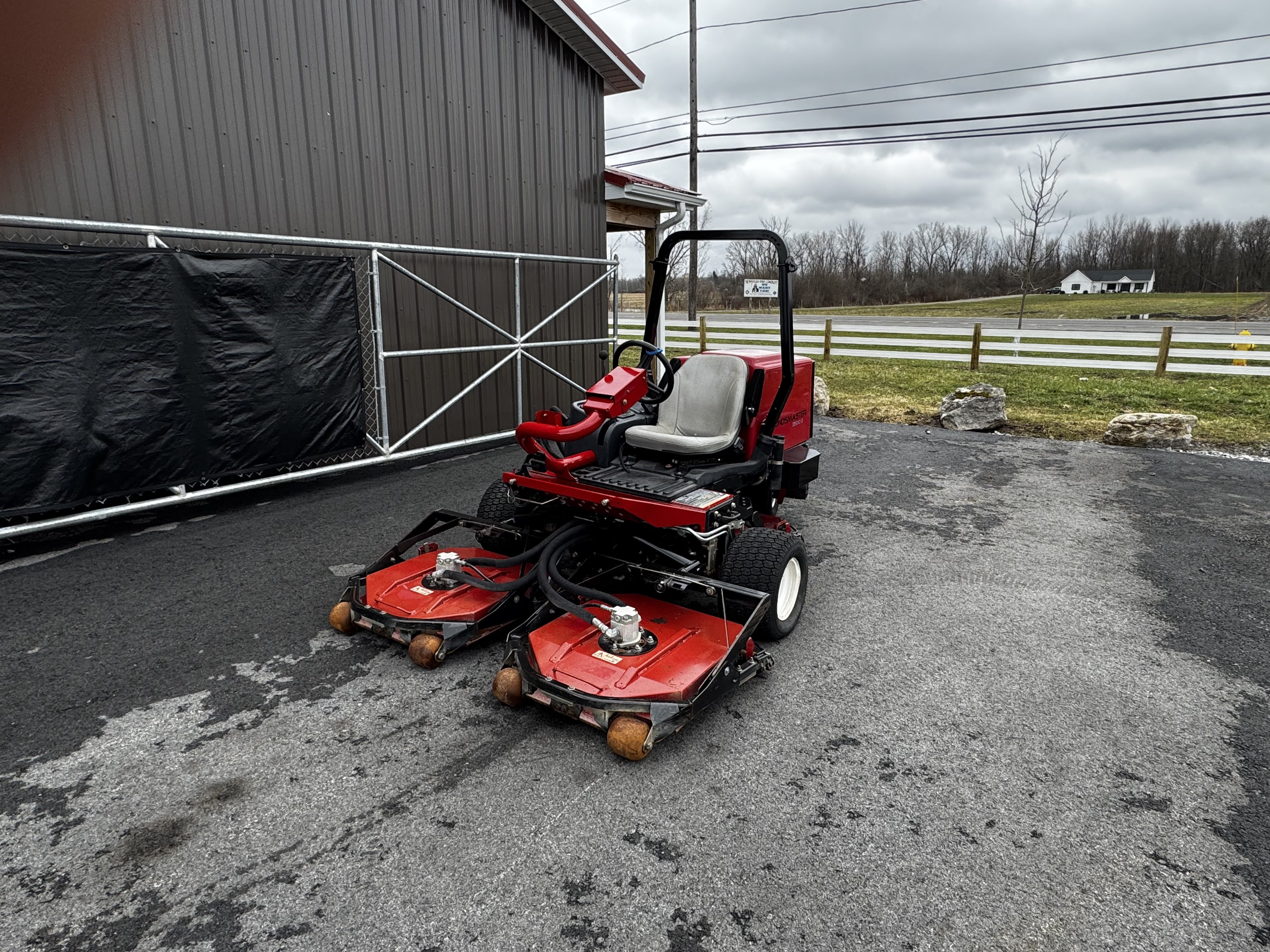 Toro-Groundsmaster-3500-Sidewinder-3WD-Mower-3.jpg.a141879349986282d8842f6da57276a2.jpg