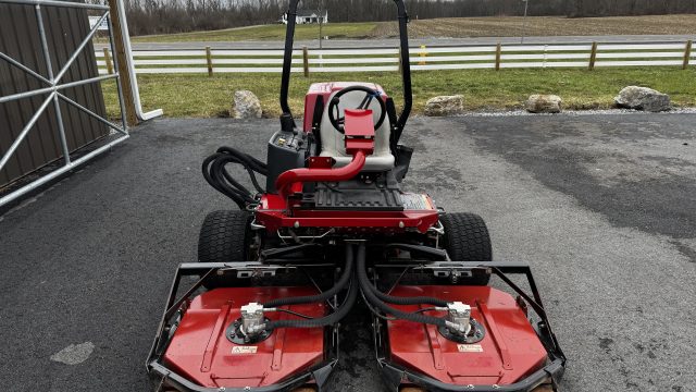 Toro-Groundsmaster-3500-Sidewinder-3WD-Mower-4.jpg.c72a607eb68f19ead8e8f2dcbc1714e5.jpg