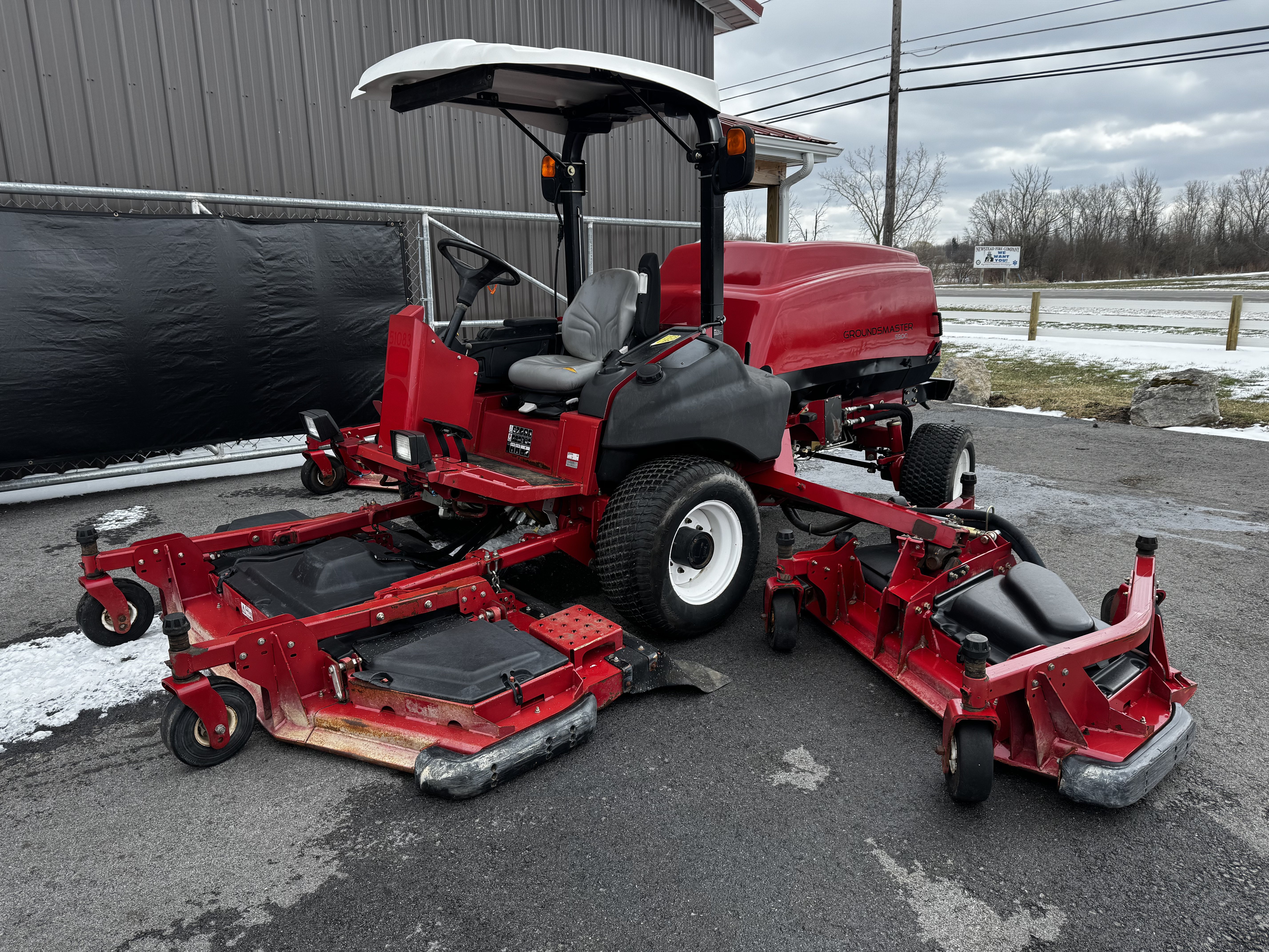 Toro-Groundsmaster-5900-Diesel-4×4-Wide-Area-Mower-4.jpg.60f98e617727d4e0f19e00e404939ba5.jpg