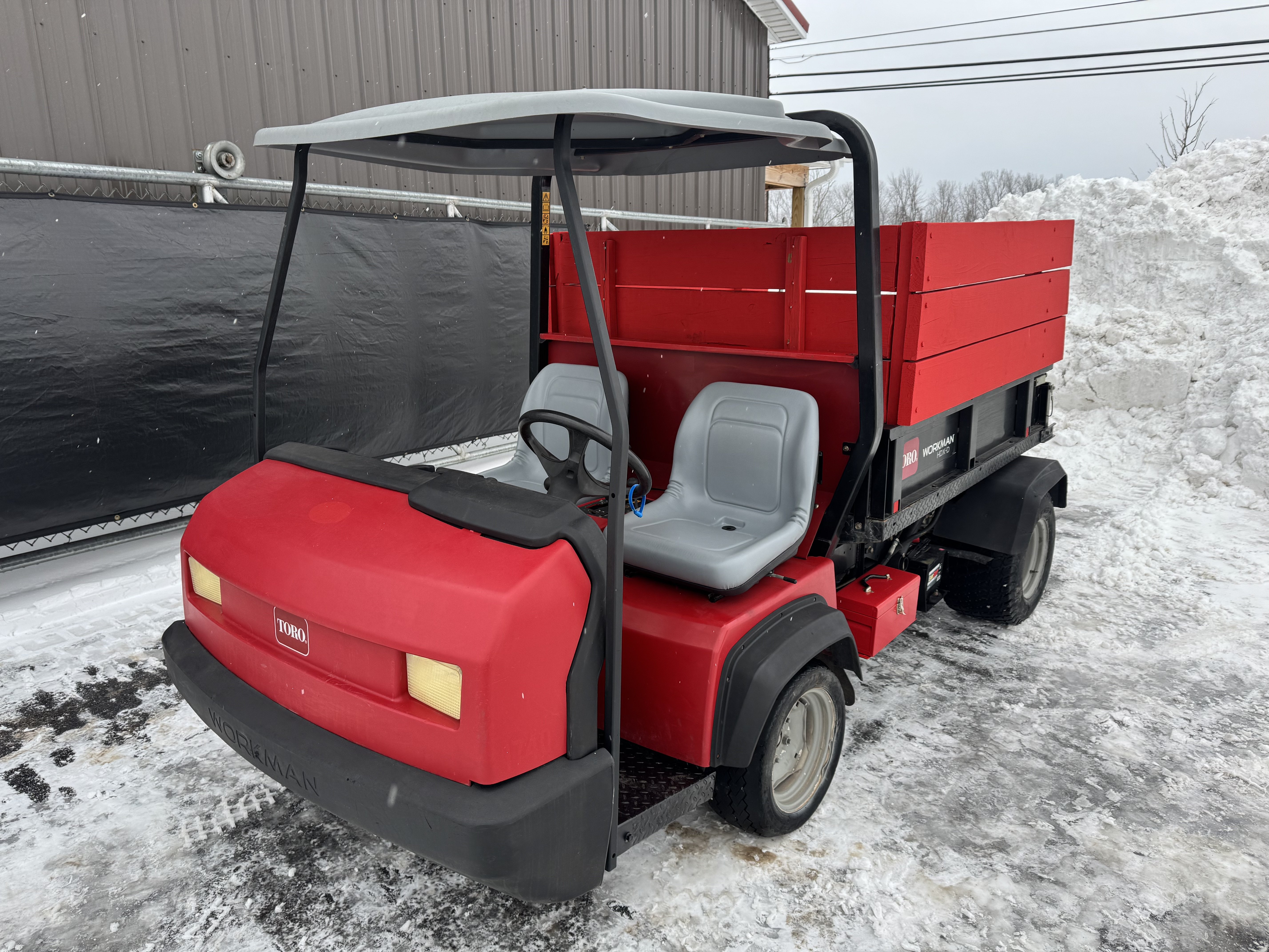 Toro-HDX-D-2×4-Utility-Cart-3.jpeg.89bd2eb9fe03a2996180d690a3f851fb.jpeg