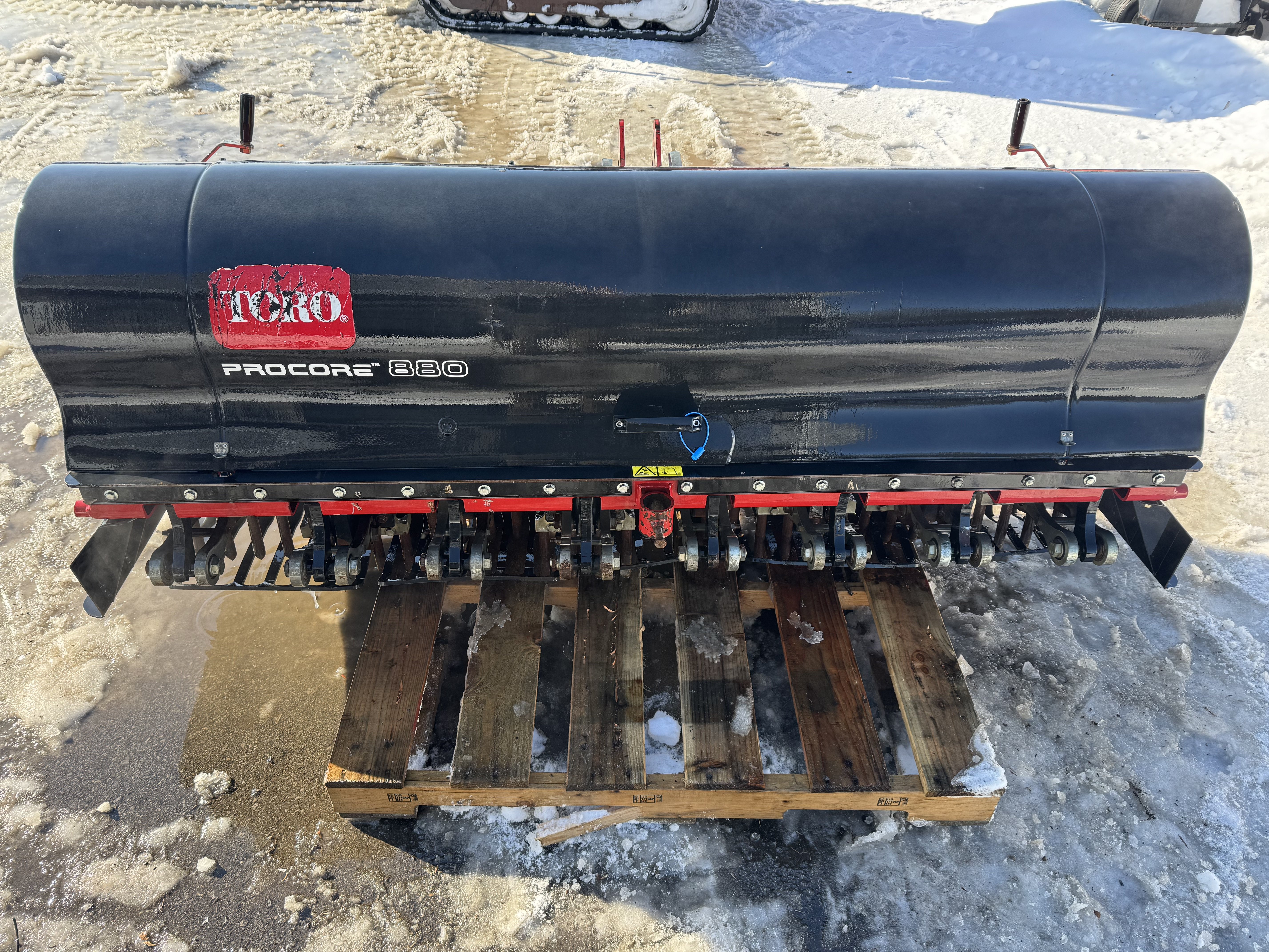Toro-ProCore-880-Aerator-3.jpeg.7bf66ef7e501b64fe9dcf3aa69a4f253.jpeg