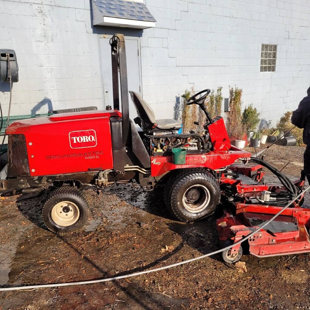 Toro4100RoughMower2.jpg.5dee1341c06c3e95b7e13bd98b08db34.jpg