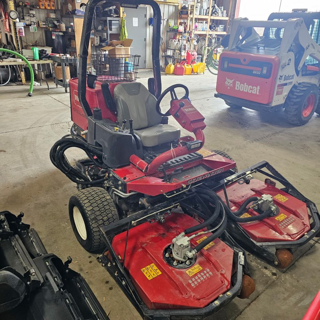 ToroGroundsmaster.jpg.13e08098ce783e49fc8ebcc892a45f7d.jpg