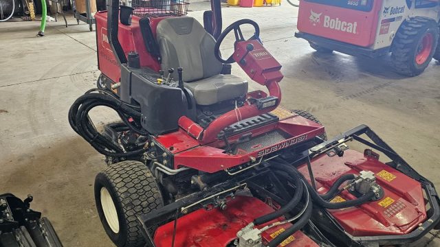 ToroGroundsmaster.jpg.13e08098ce783e49fc8ebcc892a45f7d.jpg