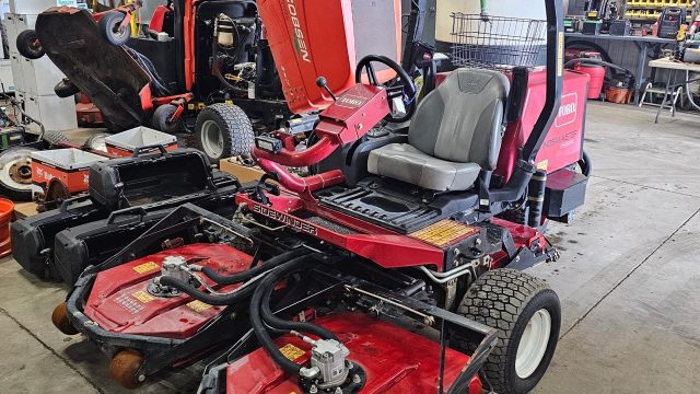 ToroGroundsmaster2.jpg.952dcfd5c1d69ae1f9de93feca8ec938.jpg